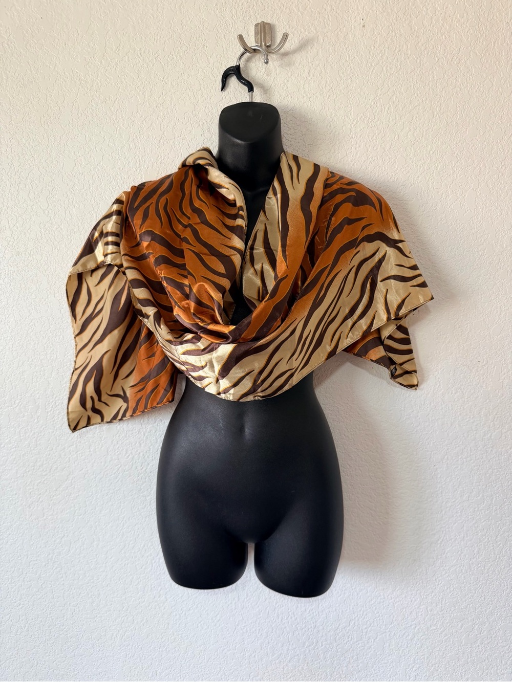Vintage Tiger Print Satin Silk Scarf 🐯
